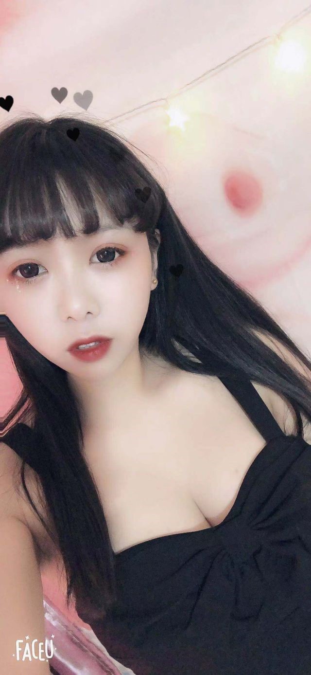 财富童颜巨乳妹妹